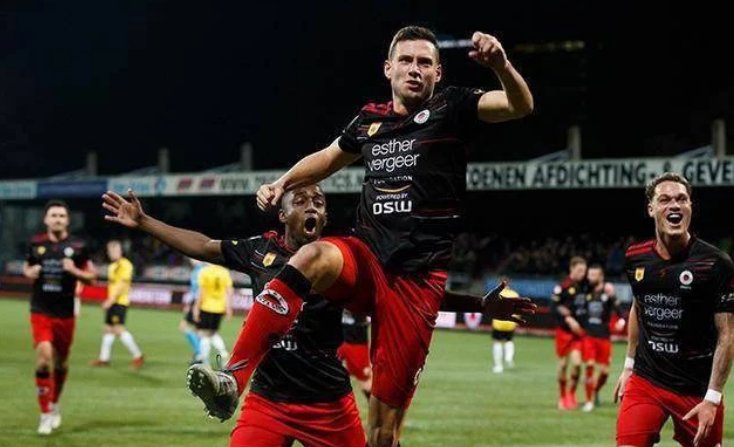 连续斩获两 连续斩获两