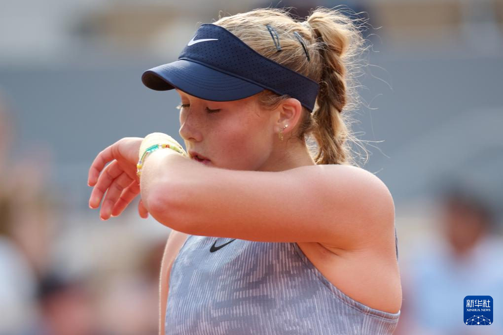 在足协中担 在足协中担